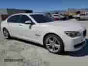 2015 BMW 7 Series 750Li z VIN WBAYE8C50FD782017, wystawiony jako Copart lot #72074385 z przebiegiem 111 732 mil mil oraz Szkoda całkowita • Salvage title. Historia ofert i sprzedaży dostępna na DreamBid. Obrazek 4.