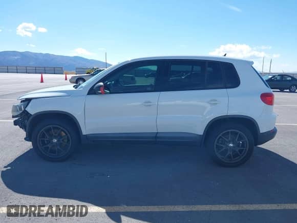 2014 Volkswagen Tiguan S with VIN WVGAV3AX0EW554013, listed as a IAAI auction lot 43426029 with 122,127 mi miles and . Bid and sale history available at DreamBid. Image 15.