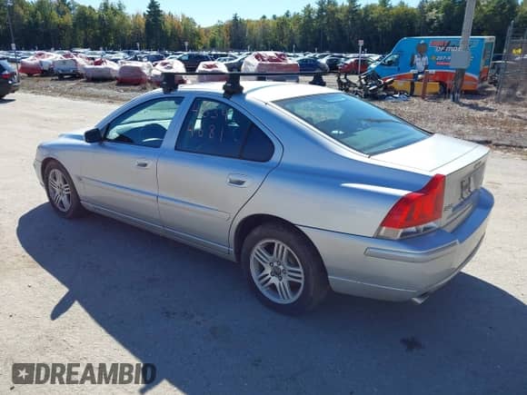 2005 Volvo S60 с VIN YV1RH592152430661, выставлен на аукционе IAAI как лот 43394681 с пробегом 131 291 миль миль и . История ставок и продаж доступна на DreamBid. Изображение 3.