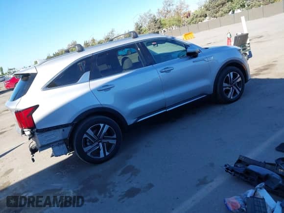 2023 Kia Sorento SX Prestige z VIN KNDRKDLG9P5208893, wystawiony jako IAAI lot #43358498 z przebiegiem 27 749 mil mil oraz . Historia ofert i sprzedaży dostępna na DreamBid. Obrazek 4.