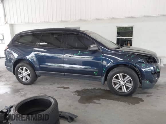 2017 Chevrolet Traverse LS z VIN 1GNKRFKD5HJ246444, wystawiony jako IAAI lot #43182386 z przebiegiem 150 776 mil mil oraz . Historia ofert i sprzedaży dostępna na DreamBid. Obrazek 14.