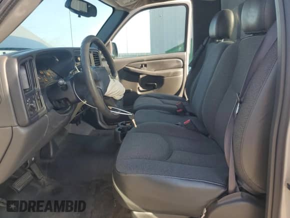 2004 Chevrolet Silverado 1500 with VIN 1GCEC14XX4Z163315, listed as a Copart auction lot 69298635 with 262,808 mi miles and Non repairable. Bid and sale history available at DreamBid. Image 7.
