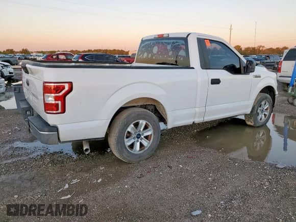 2018 Ford F-150 XL z VIN 1FTMF1CBXJKE84946, wystawiony jako Copart lot #90399315 z przebiegiem 124 135 mil mil oraz Czysty tytuł • Clean title. Historia ofert i sprzedaży dostępna na DreamBid. Obrazek 3.