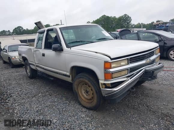1998 Chevrolet Silverado 1500 z VIN 1GCEK19R3WE129448, wystawiony jako IAAI lot #42975561 z przebiegiem 592 686 mil mil oraz . Historia ofert i sprzedaży dostępna na DreamBid. Obrazek 1.