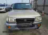2000 Toyota Tacoma PreRunner z VIN 4TASN92N8YZ657400, wystawiony jako Copart lot #82271215 z przebiegiem 165 953 mil mil oraz Czysty tytuł • Clean title. Historia ofert i sprzedaży dostępna na DreamBid. Obrazek 5.