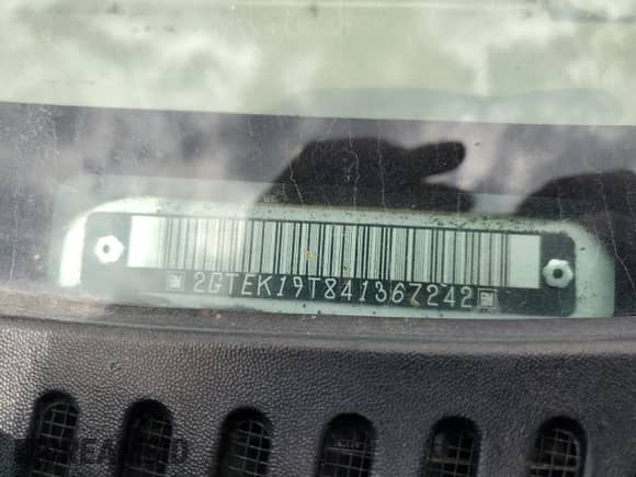 2004 GMC Sierra 1500 SLT z VIN 2GTEK19T841367242, wystawiony jako Copart lot #69794725 z przebiegiem 256 017 mil mil oraz Szkoda całkowita • Salvage title. Historia ofert i sprzedaży dostępna na DreamBid. Obrazek 12.