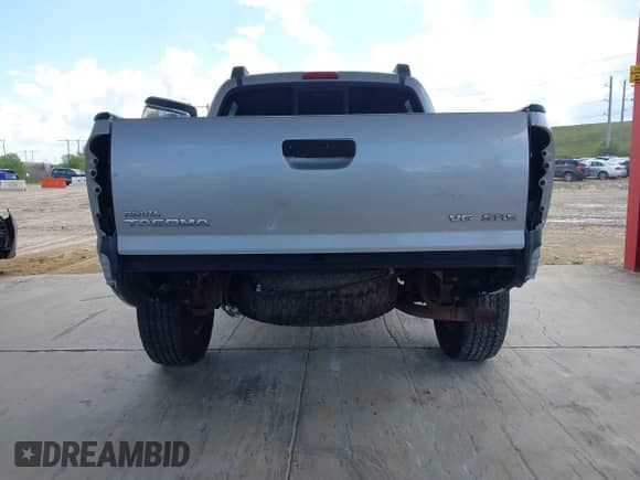 2006 Toyota Tacoma с VIN 5TELU42N26Z211307, выставлен на аукционе IAAI как лот 43493089 с пробегом 289 437 миль миль и . История ставок и продаж доступна на DreamBid. Изображение 17.