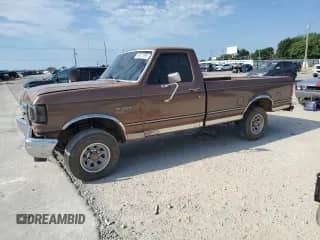 1989 Ford F-150 z VIN 2FTDF15Y1KCB50506, wystawiony jako Copart lot #68017895 z przebiegiem 77 537 mil mil oraz Czysty tytuł • Clean title. Historia ofert i sprzedaży dostępna na DreamBid. Obrazek 1.