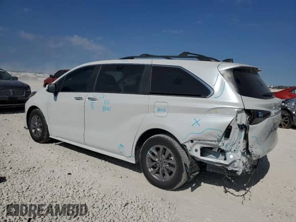 2024 Toyota Sienna XLE z VIN 5TDYRKEC1RS219079, wystawiony jako Copart lot #86458085 z przebiegiem 14 907 mil mil oraz Szkoda całkowita • Salvage title. Historia ofert i sprzedaży dostępna na DreamBid. Obrazek 2.