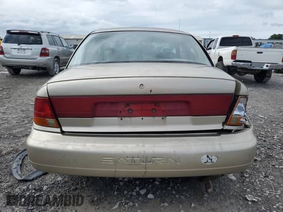 1999 Saturn SL z VIN 1G8ZK5275XZ374919, wystawiony jako Copart lot #68739205 z przebiegiem Nie podano mil oraz Czysty tytuł • Clean title. Historia ofert i sprzedaży dostępna na DreamBid. Obrazek 6.