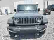 2024 Jeep Wrangler Sahara z VIN 1C4PJXEN4RW151216, wystawiony jako Copart lot #61388855 z przebiegiem 47 389 mil mil oraz Szkoda całkowita • Salvage title. Historia ofert i sprzedaży dostępna na DreamBid. Obrazek 5.