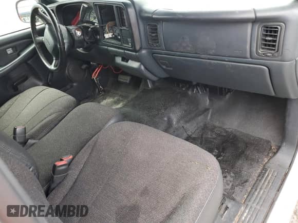 2000 Chevrolet Silverado 1500 с VIN 1GCEC14W4YE217549, выставлен на аукционе Copart как лот 65739615 с пробегом 62 430 миль миль и Списание • Salvage title. История ставок и продаж доступна на DreamBid. Изображение 8.