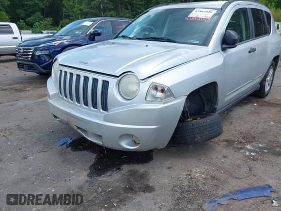 2008 Jeep Compass Sport с VIN 1J8FT47088D649623, выставлен на аукционе IAAI как лот 42862040 с пробегом 193 485 миль миль и . История ставок и продаж доступна на DreamBid. Изображение 6.