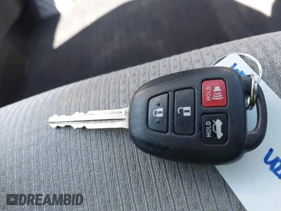 2017 Toyota Camry XLE z VIN 4T1BF1FK1HU660134, wystawiony jako IAAI lot #41697739 z przebiegiem 116 243 mil mil oraz . Historia ofert i sprzedaży dostępna na DreamBid. Obrazek 11.