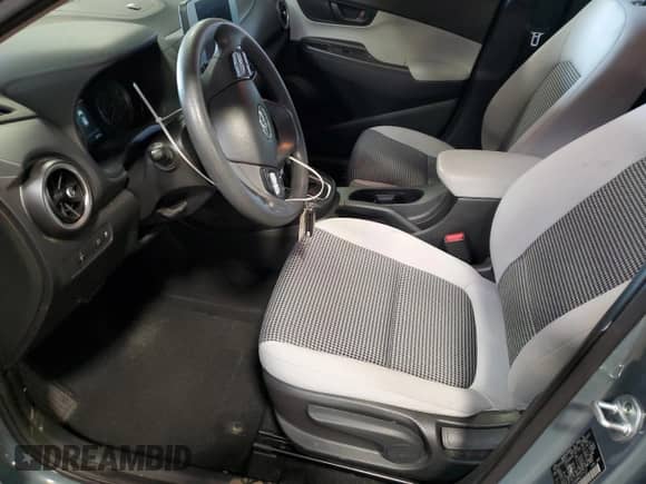 2022 Hyundai Kona SE z VIN KM8K2CAB5NU777127, wystawiony jako Copart lot #67002225 z przebiegiem 29 791 mil mil oraz Szkoda całkowita • Salvage title. Historia ofert i sprzedaży dostępna na DreamBid. Obrazek 7.