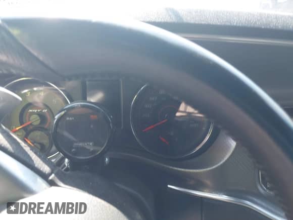 2013 Dodge Charger SRT-8 Super Bee z VIN 2C3CDXGJ4DH514271, wystawiony jako IAAI lot #42417095 z przebiegiem Nie podano mil oraz . Historia ofert i sprzedaży dostępna na DreamBid. Obrazek 7.