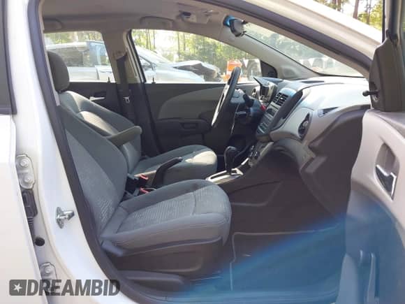 2014 Chevrolet Sonic LS с VIN 1G1JA6SH1E4126920, выставлен на аукционе IAAI как лот 43277045 с пробегом 105 076 миль миль и . История ставок и продаж доступна на DreamBid. Изображение 5.