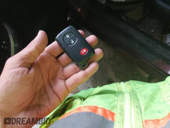 2013 Toyota Prius One z VIN JTDKN3DU9D5584318, wystawiony jako IAAI lot #42246950 z przebiegiem Nie podano mil oraz . Historia ofert i sprzedaży dostępna na DreamBid. Obrazek 11.