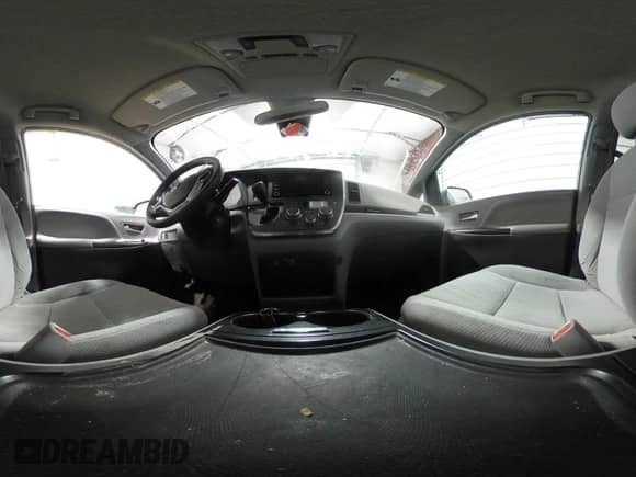 2018 Toyota Sienna LE с VIN 5TDJZ3DC3JS206783, выставлен на аукционе IAAI как лот 41597760 с пробегом 138 190 миль миль и . История ставок и продаж доступна на DreamBid. Изображение 18.