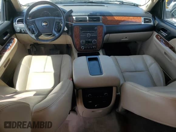 2007 Chevrolet Avalanche LTZ with VIN 3GNEC12037G218415, listed as a Copart auction lot 61975825 with 86,519 mi miles and Salvage title. Bid and sale history available at DreamBid. Image 8.