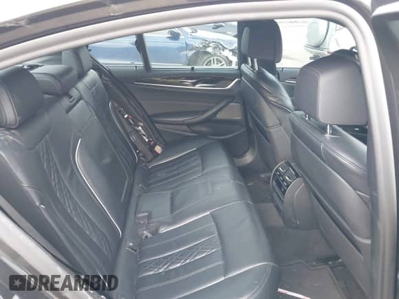 2020 BMW 5 Series с VIN WBAJB1C03LCE25568, выставлен на аукционе IAAI как лот 41401673 с пробегом 54 057 миль миль и . История ставок и продаж доступна на DreamBid. Изображение 8.