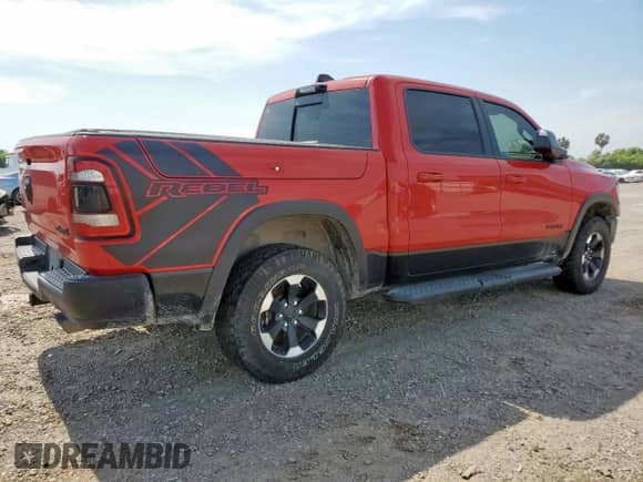 2022 Ram 1500 Rebel z VIN 1C6SRFLM7NN414619, wystawiony jako Copart lot #56697775 z przebiegiem 57 054 mil mil oraz Szkoda całkowita • Salvage title. Historia ofert i sprzedaży dostępna na DreamBid. Obrazek 3.