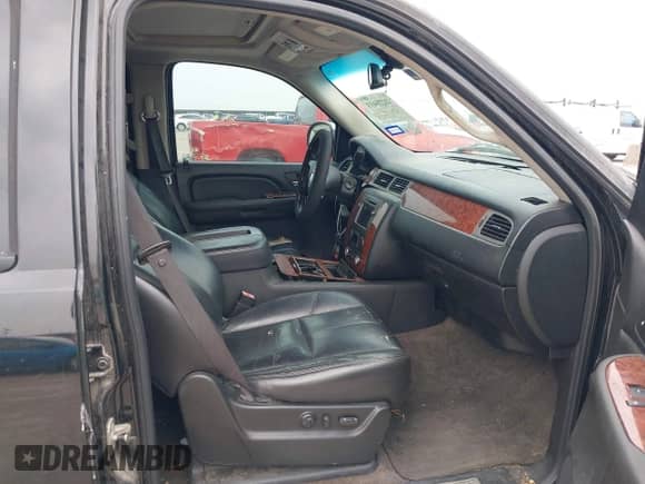 2008 Chevrolet Tahoe LTZ с VIN 1GNFK13018R143737, выставлен на аукционе IAAI как лот 42220433 с пробегом 198 598 миль миль и . История ставок и продаж доступна на DreamBid. Изображение 5.