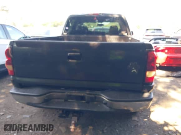 2004 Chevrolet Silverado 2500 LS z VIN 1GCGK23U44F110099, wystawiony jako IAAI lot #42840123 z przebiegiem 176 226 mil mil oraz . Historia ofert i sprzedaży dostępna na DreamBid. Obrazek 16.