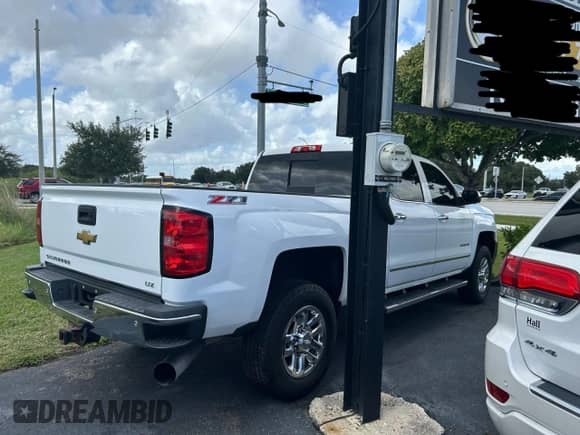 2015 Chevrolet Silverado 2500HD LTZ with VIN 1GC1KWE85FF550686, listed as a Copart auction lot 85566265 with 172,656 mi miles and Clean title. Bid and sale history available at DreamBid. Image 4.