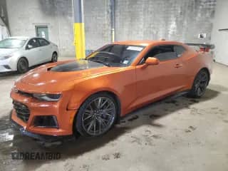 2022 Chevrolet Camaro ZL1 z VIN 1G1FJ1R66N0106795, wystawiony jako Copart lot #49995555 z przebiegiem 8 699 mil mil oraz Szkoda całkowita • Salvage title. Historia ofert i sprzedaży dostępna na DreamBid. Obrazek 1.