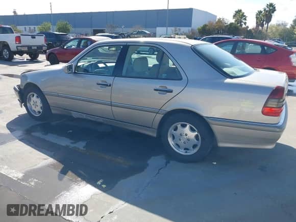 1998 Mercedes-Benz C 230/260/280/320 с VIN WDBHA29G8WA603694, выставлен на аукционе IAAI как лот 41590155 с пробегом 142 587 миль миль и . История ставок и продаж доступна на DreamBid. Изображение 3.