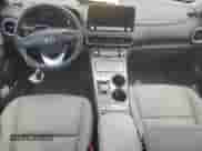 2023 Hyundai Kona SEL с VIN KM8K33AG6PU172884, выставлен на аукционе Copart как лот 64091475 с пробегом 85 658 миль миль и Списание • Salvage title. История ставок и продаж доступна на DreamBid. Изображение 8.
