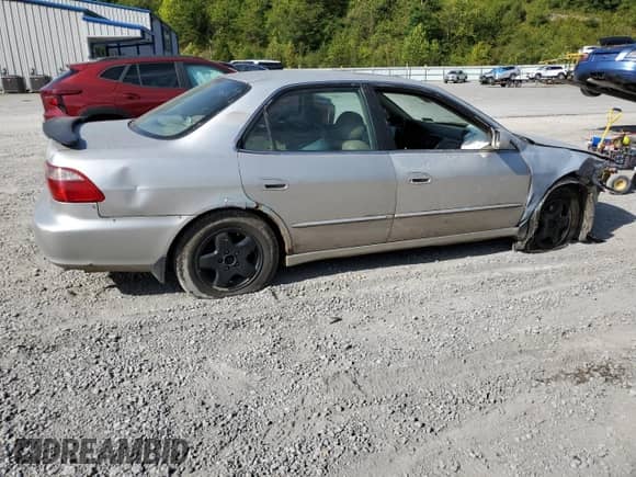 1998 Honda Accord EX with VIN 1HGCG1657WA027542, listed as a Copart auction lot 71193074 with 223,064 mi miles and Salvage title. Bid and sale history available at DreamBid. Image 3.
