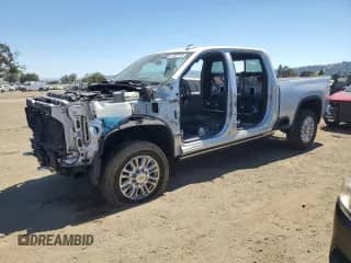 2023 Chevrolet Silverado 3500HD High Country с VIN 2GC4YVEY2P1706861, выставлен на аукционе Copart как лот 67237125 с пробегом 8 953 миль миль и На запчасти • Non repairable. История ставок и продаж доступна на DreamBid. Изображение 1.