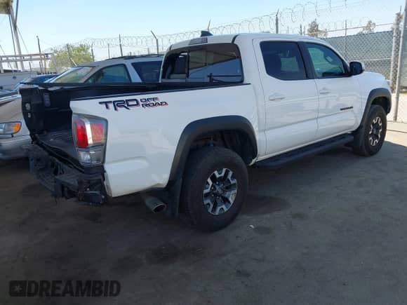 2021 Toyota Tacoma SR5 с VIN 5TFAZ5CN7MX112757, выставлен на аукционе IAAI как лот 42517988 с пробегом 39 885 миль миль и . История ставок и продаж доступна на DreamBid. Изображение 4.