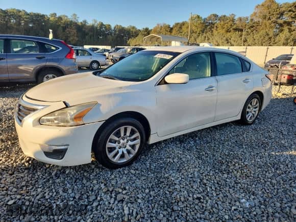 2015 Nissan Altima SL with VIN 1N4AL3AP9FN318502, listed as a Copart auction lot 86129575 with 193,702 mi miles and Salvage title. Bid and sale history available at DreamBid. Image 1.