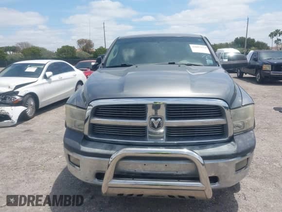 2009 Dodge 1500 Sport z VIN 1D3HB13T69S707136, wystawiony jako IAAI lot #42097111 z przebiegiem 253 241 mil mil oraz . Historia ofert i sprzedaży dostępna na DreamBid. Obrazek 12.