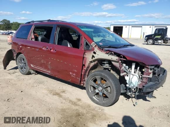 2017 Toyota Sienna SE with VIN 5TDXZ3DC4HS875844, listed as a Copart auction lot 84577465 with 165,613 mi miles and Clean title. Bid and sale history available at DreamBid. Image 4.