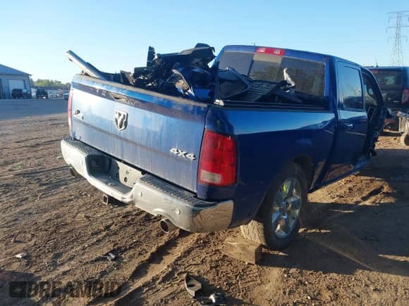 2018 Ram 1500 Big Horn z VIN 3C6RR7LTXJG143442, wystawiony jako IAAI lot #43064166 z przebiegiem 98 045 mil mil oraz . Historia ofert i sprzedaży dostępna na DreamBid. Obrazek 4.