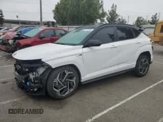 2024 Hyundai Kona N Line с VIN KM8HA3A30RU085918, выставлен на аукционе Copart как лот 71172394 с пробегом 4 811 миль миль и Списание • Salvage title. История ставок и продаж доступна на DreamBid. Изображение 1.