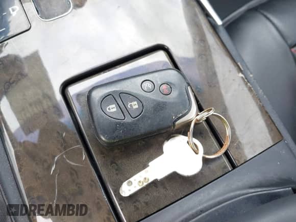 2012 Lexus IS 250 C z VIN JTHFF2C26C2523533, wystawiony jako IAAI lot #42402122 z przebiegiem Nie podano mil oraz . Historia ofert i sprzedaży dostępna na DreamBid. Obrazek 11.