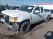 2007 GMC Sierra 1500 Work Truck z VIN 1GTEK19067Z584984, wystawiony jako IAAI lot #42665256 z przebiegiem 421 447 mil mil oraz . Historia ofert i sprzedaży dostępna na DreamBid. Obrazek 2.