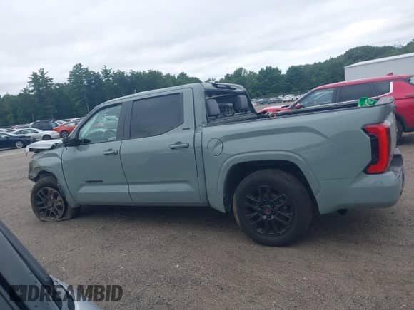 2024 Toyota Tundra SR5 с VIN 5TFLA5DB6RX182522, выставлен на аукционе IAAI как лот 43048617 с пробегом 17 236 миль миль и . История ставок и продаж доступна на DreamBid. Изображение 14.