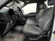 2018 Ford F-150 XL z VIN 1FTMF1CB8JFD61249, wystawiony jako Copart lot #85900355 z przebiegiem 177 378 mil mil oraz Czysty tytuł • Clean title. Historia ofert i sprzedaży dostępna na DreamBid. Obrazek 7.