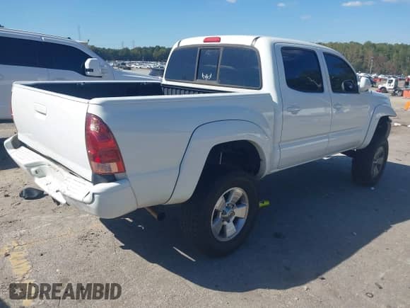 2007 Toyota Tacoma PreRunner with VIN 5TEJU62N27Z338028, listed as a IAAI auction lot 43435181 with 267,805 mi miles and . Bid and sale history available at DreamBid. Image 4.