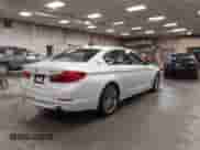 2019 BMW 5 Series 530e xDrive z VIN WBAJB1C51KB376190, wystawiony jako IAAI lot #41610326 z przebiegiem 22 089 mil mil oraz . Historia ofert i sprzedaży dostępna na DreamBid. Obrazek 4.