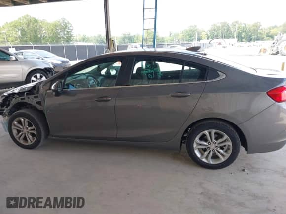 2019 Chevrolet Cruze LT с VIN 1G1BE5SM2K7133773, выставлен на аукционе IAAI как лот 43041002 с пробегом 71 161 миль миль и . История ставок и продаж доступна на DreamBid. Изображение 14.