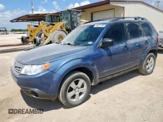 2012 Subaru Forester X z VIN JF2SHABC1CG437887, wystawiony jako Copart lot #66051795 z przebiegiem 102 225 mil mil oraz Szkoda całkowita • Salvage title. Historia ofert i sprzedaży dostępna na DreamBid. Obrazek 1.