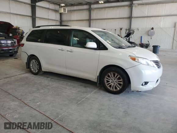 2016 Toyota Sienna XLE with VIN 5TDYK3DC7GS727145, listed as a Copart auction lot 70638835 with 248,434 mi miles and Salvage title. Bid and sale history available at DreamBid. Image 4.