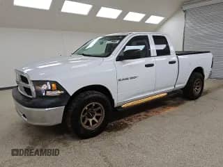 2012 Ram 1500 ST z VIN 1C6RD7FP3CS203036, wystawiony jako Copart lot #80511715 z przebiegiem 199 374 mil mil oraz Czysty tytuł • Clean title. Historia ofert i sprzedaży dostępna na DreamBid. Obrazek 1.